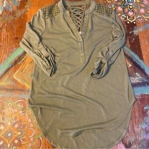 Really Cute No Boundaries Green Long Sleeve Shirt size 1 XS